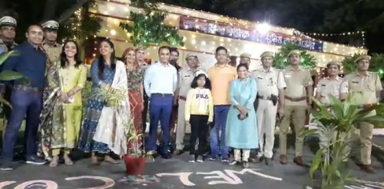 पुलिस अधिकारियों ने परिवार और जवानों के साथ मनाइ दीपावली