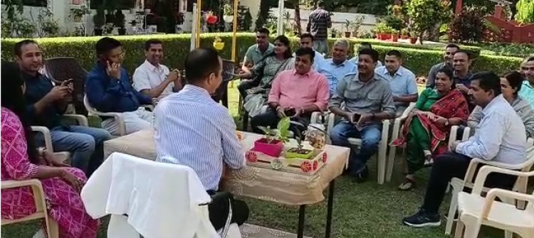 थाना अधिकारियों ने एसपी को दि दीपावली की शुभकामनाएं