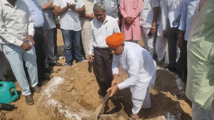 केन्द्रीय कृषि मंत्री श्री भागीरथ चौधरी ने किया कृषि विज्ञान केन्द्र का अवलोकन