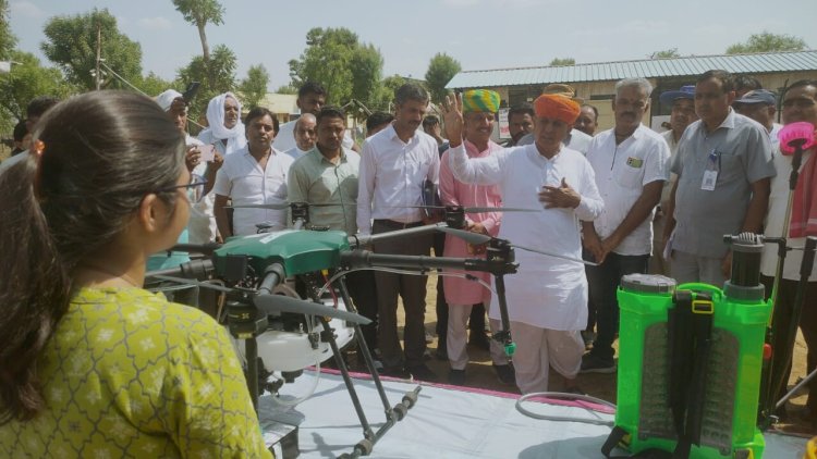 केन्द्रीय कृषि मंत्री श्री भागीरथ चौधरी ने किया कृषि विज्ञान केन्द्र का अवलोकन